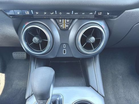 Used 2025 Chevrolet Blazer LT AWD/4WD image 17