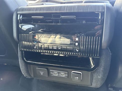 Used 2024 Jeep Wagoneer L Series II w/ Flexible Seating Group image 21