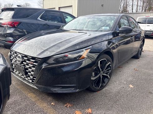 Used 2023 Nissan Altima 2.5 SR image 1