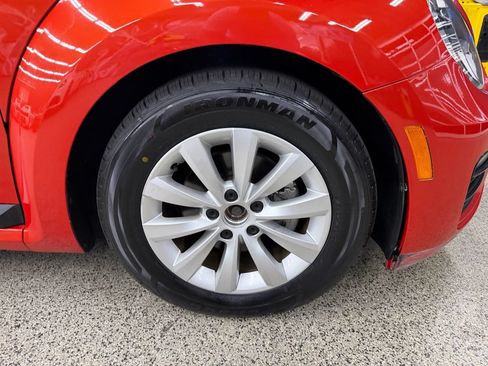 Used 2018 Volkswagen Beetle 2.0T S FWD image 27
