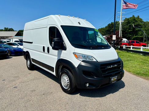 Used 2025 RAM ProMaster 2500 w/ Convenience Group FWD image 3
