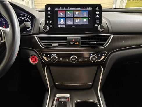 Used 2018 Honda Accord Touring image 16