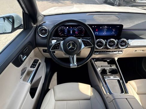 Used 2025 Mercedes-Benz GLB 250 4MATIC image 28