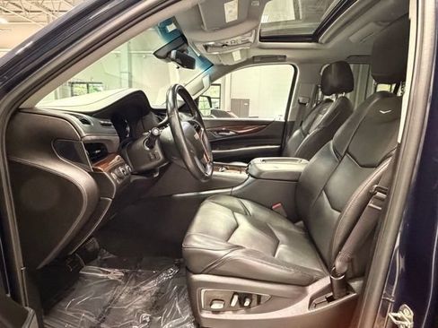Used 2017 Cadillac Escalade Luxury AWD/4WD image 28