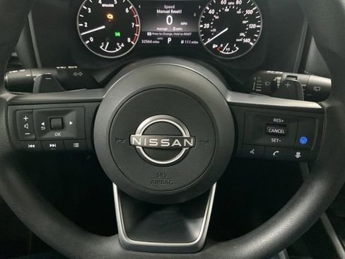 Used 2024 Nissan Rogue SV image 30