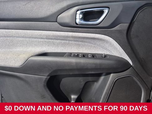 Used 2025 Jeep Compass Latitude AWD/4WD image 11