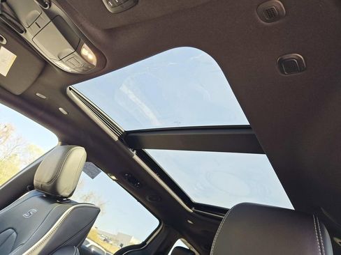 New 2026 Chrysler Pacifica Limited w/ Uconnect Theater Family Group FWD image 9