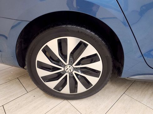 Used 2015 Volkswagen Jetta SEL Premium FWD image 38