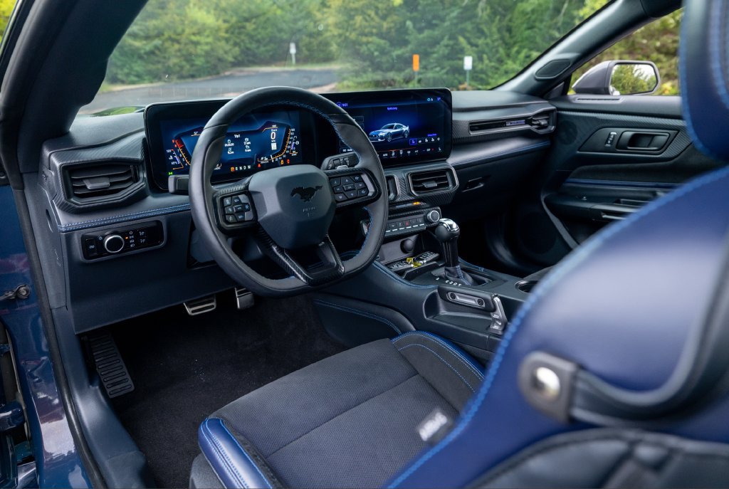 Used 2024 Ford Mustang Dark Horse RWD image 2