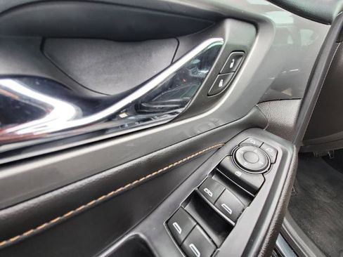 Used 2021 Chevrolet Traverse LT FWD image 22