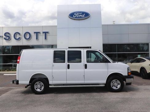 Used 2025 Chevrolet Express 2500 w/ Driver Convenience Package RWD image 17