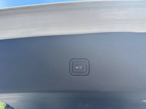 Used 2019 Buick Enclave Essence FWD image 11