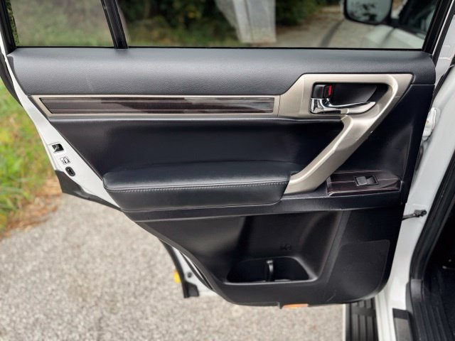 Used 2021 Lexus GX 460 Premium w/ Premium Package AWD/4WD image 11