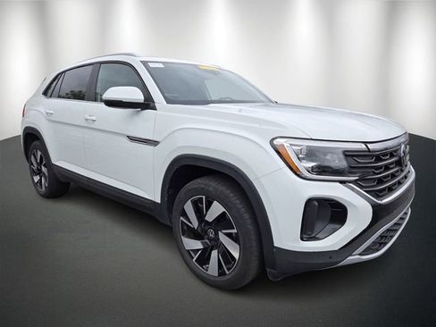 Used 2025 Volkswagen Atlas Cross Sport SE image 3