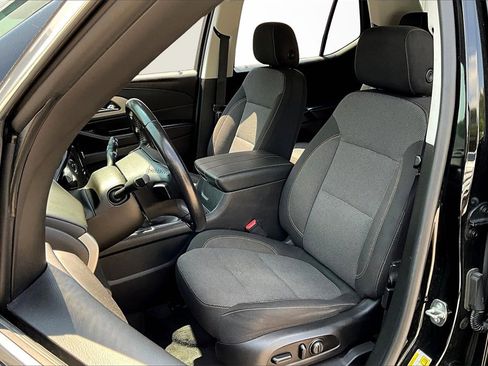 Used 2021 Chevrolet Traverse LT image 21