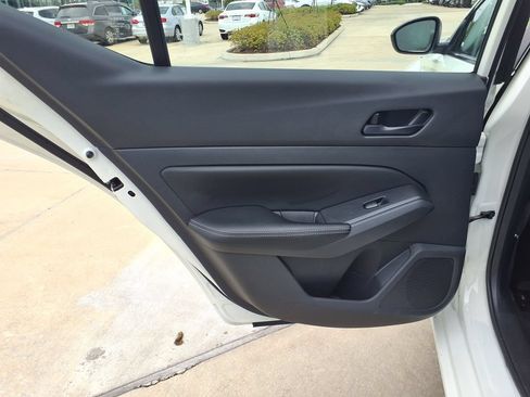 Used 2025 Nissan Altima 2.5 SV FWD image 14