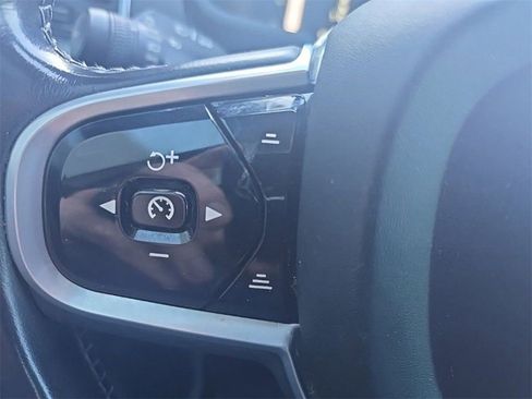 Used 2018 Volvo XC90 T5 Momentum image 15