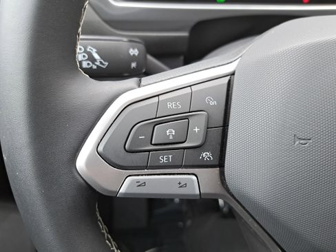 Certified 2023 Volkswagen Tiguan SE w/ Panoramic Sunroof Package image 17