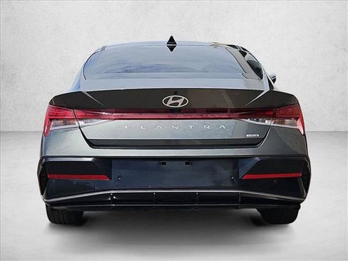 Used 2024 Hyundai Elantra Limited FWD image 7
