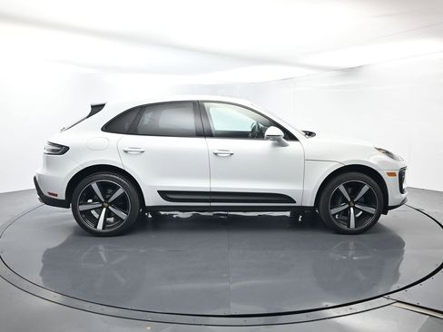 Certified 2025 Porsche Macan AWD/4WD image 16