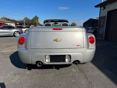 Used 2004 Chevrolet SSR w/ Preferred Equipment Group image 24