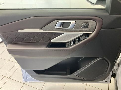 Used 2025 Ford Explorer Platinum w/ LUX Leather Package AWD/4WD image 12