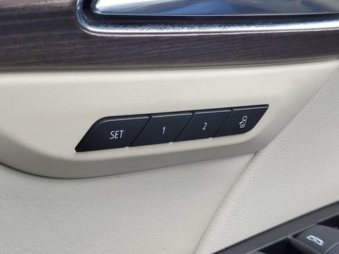 Used 2023 Buick Envision Avenir AWD/4WD image 18