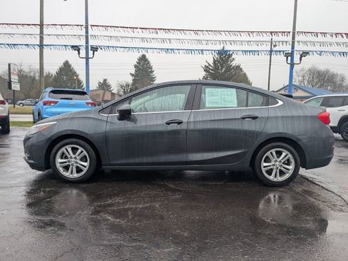 Used 2017 Chevrolet Cruze LT image 4