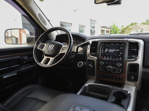 Used 2018 RAM 2500 Laramie w/ Convenience Group AWD/4WD image 18