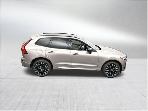 New 2026 Volvo XC60 T8 Ultra w/ Protection Package Premier AWD/4WD image 18