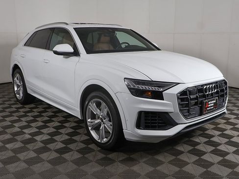 Used 2023 Audi Q8 Premium w/ Convenience Package image 2