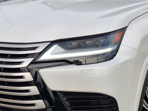Used 2025 Lexus LX 600 4WD w/ Luxury Package image 9