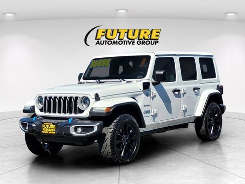 Used 2024 Jeep Wrangler Unlimited Sahara AWD/4WD image 8