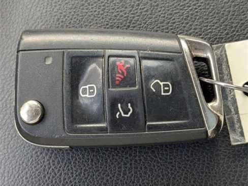 Used 2019 Volkswagen Tiguan SE image 32