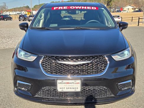 Used 2024 Chrysler Pacifica Limited FWD image 8