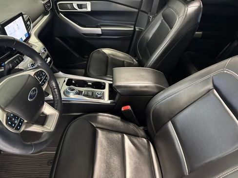 Used 2022 Ford Explorer XLT w/ Equipment Group 202A AWD/4WD image 48