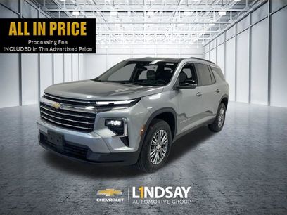 Used 2025 Chevrolet Traverse LT