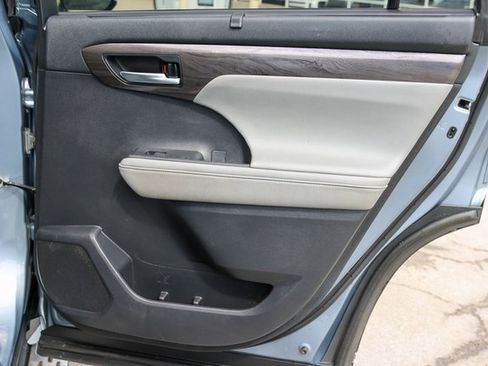 Used 2021 Toyota Highlander Limited image 21