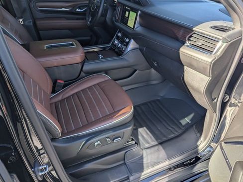 Used 2023 GMC Yukon Denali Ultimate image 12