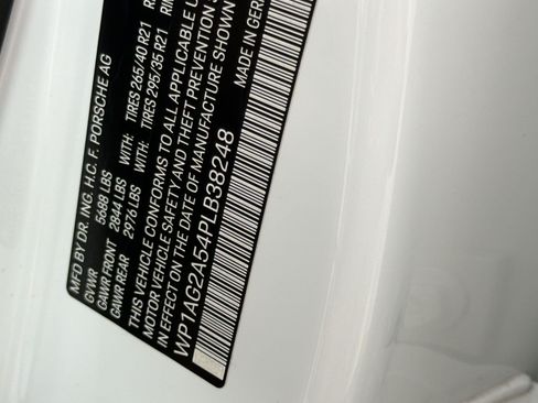 Certified 2023 Porsche Macan S AWD/4WD image 24