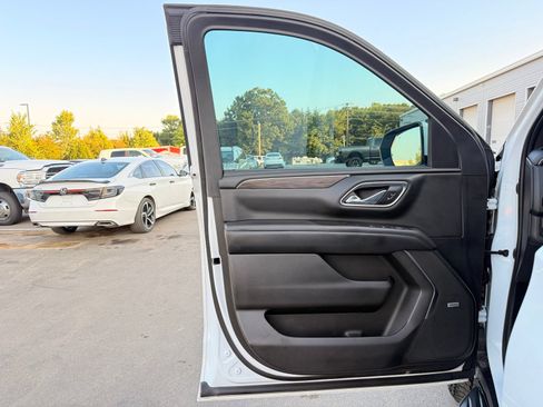 Used 2021 Chevrolet Suburban LT w/ LT Signature Package RWD image 15