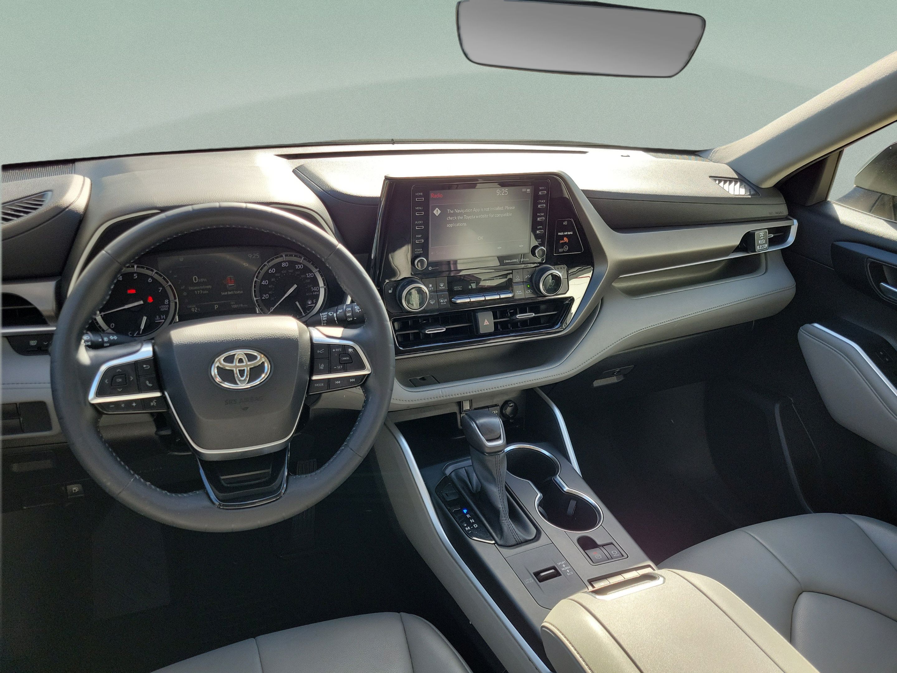 Used 2021 Toyota Highlander XLE FWD image 20