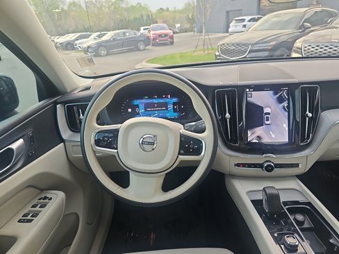 Used 2024 Volvo XC60 B5 Plus w/ Protection Package Premier image 18