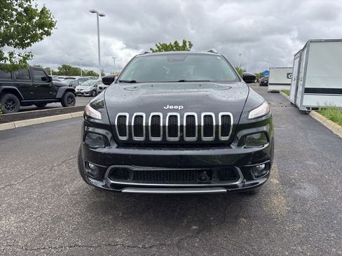 Used 2016 Jeep Cherokee Overland w/ Technology Group AWD/4WD image 2