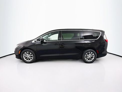 Used 2026 Chrysler Pacifica Limited FWD image 4