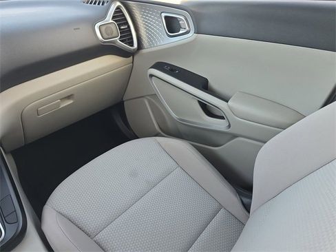 Used 2021 Kia Soul LX image 18