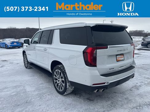 Used 2025 GMC Yukon XL Denali image 3