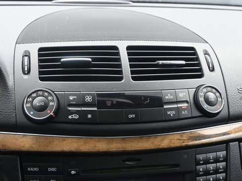 Used 2009 Mercedes-Benz E 350 4MATIC Sedan image 12