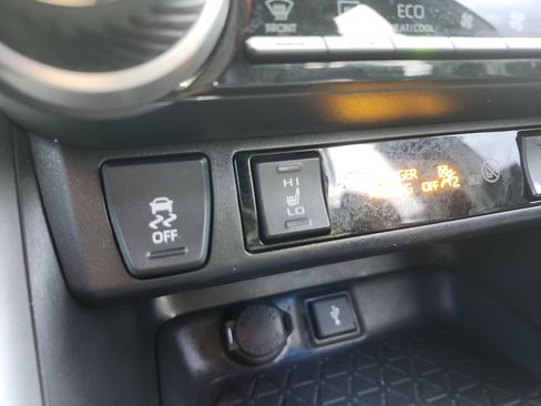 Used 2020 Toyota RAV4 XSE w/ XSE Grade Weather Package AWD/4WD image 10