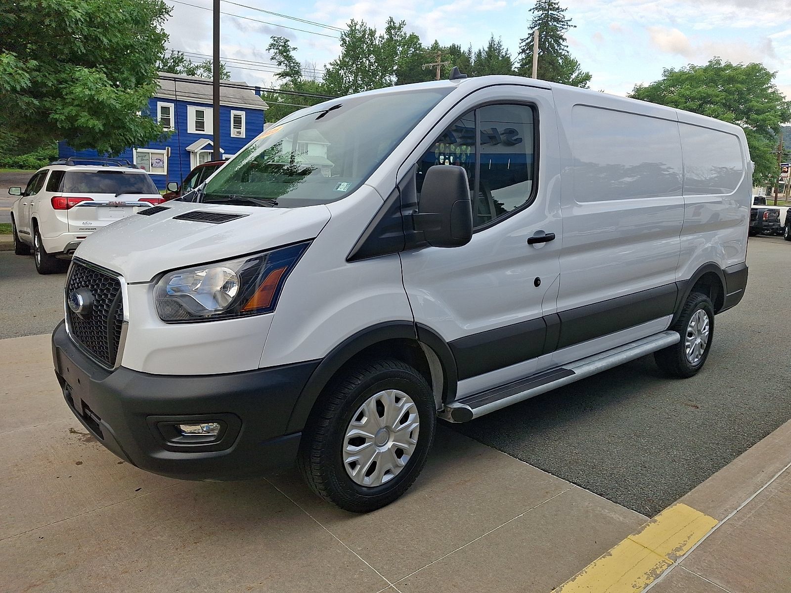 Used 2025 Ford Transit 250 Low Roof w/ Exterior Upgrade Package RWD image 3
